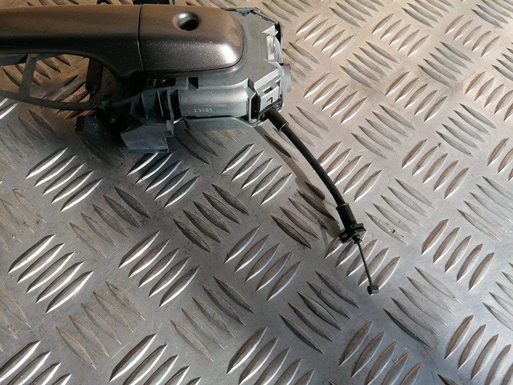 Priekšējāis kreisais durvju rokturis priekš VOLVO S80 2007 GREY 2 Priekšējāis kreisais durvju rokturis priekš VOLVO S80 2007 GREY