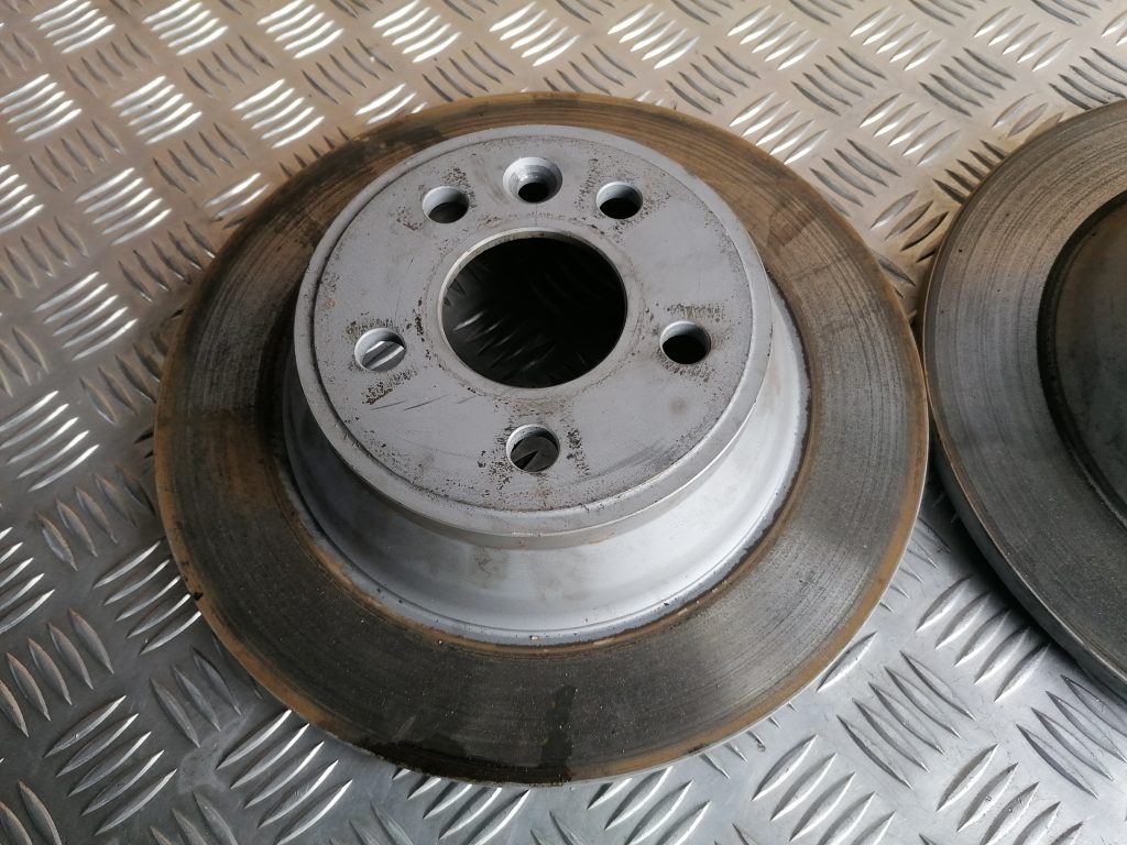 Aizmugurējie bremžu diski priekš VOLVO S80 2007 GREY