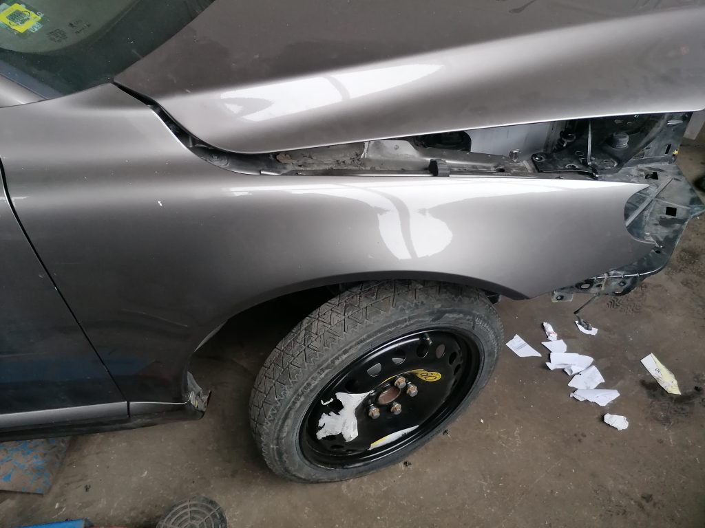 Priekšējais labais spārns priekš VOLVO S80 2007 GREY