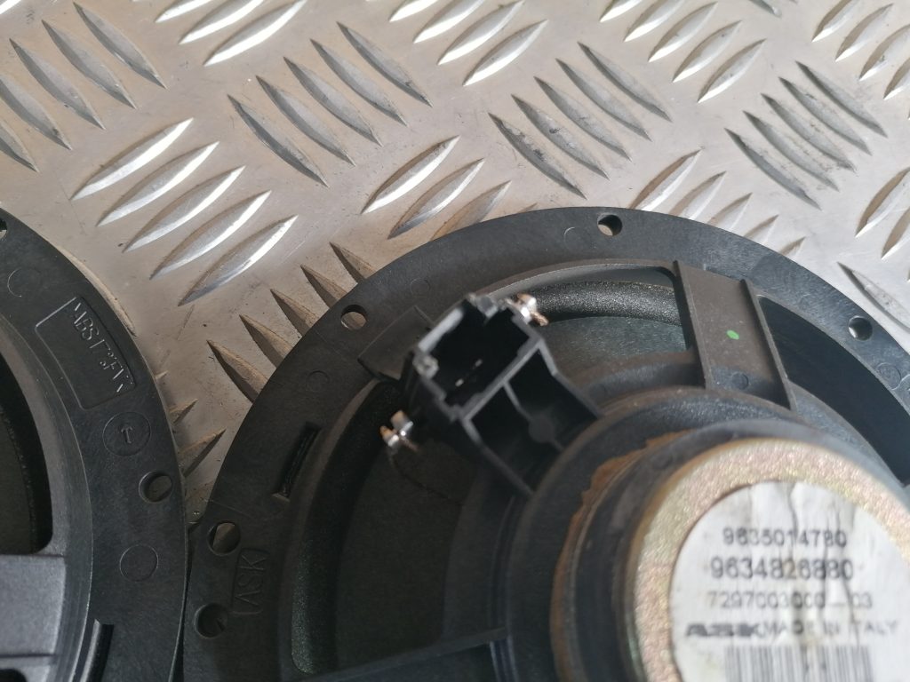 Durvju skaļrunis, apakšā priekš CITROEN C4 2006