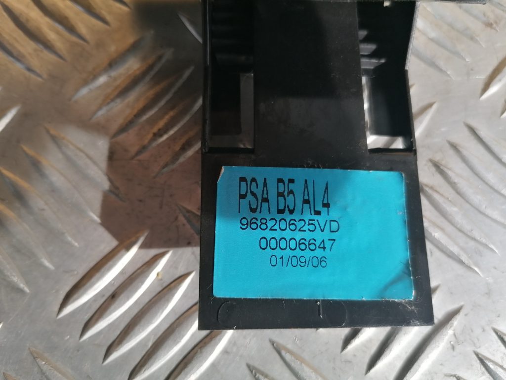 Ātrumu pārslēgšanas slēdzis priekš CITROEN C4 2006 3 Ātrumu pārslēgšanas slēdzis priekš CITROEN C4 2006