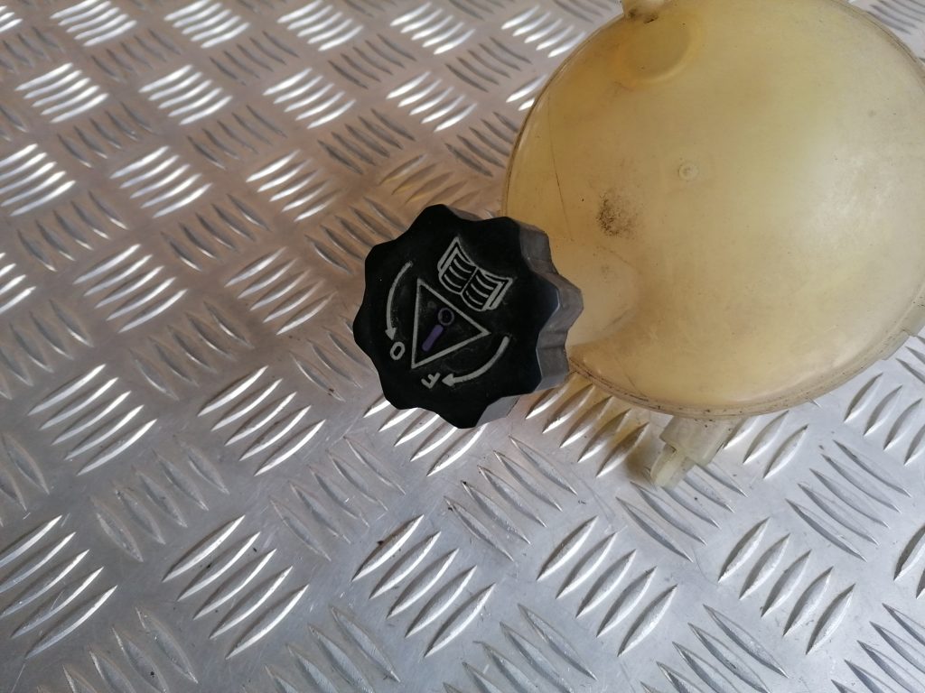 Dzesēšanas šķidruma tvertne priekš CITROEN C4 2006 3 Dzesēšanas šķidruma tvertne priekš CITROEN C4 2006