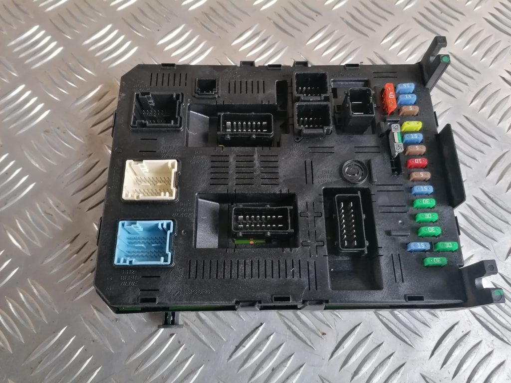 Drošinātāju bloks priekš CITROEN C4 2006 5 Drošinātāju bloks priekš CITROEN C4 2006