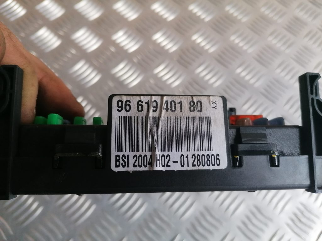 Drošinātāju bloks priekš CITROEN C4 2006 4 Drošinātāju bloks priekš CITROEN C4 2006