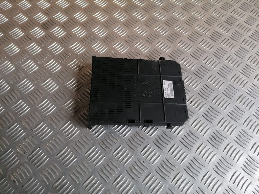 Drošinātāju bloks priekš CITROEN C4 2006 1 Drošinātāju bloks priekš CITROEN C4 2006