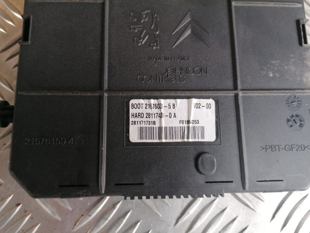 Drošinātāju bloks priekš CITROEN C4 2006 3 Drošinātāju bloks priekš CITROEN C4 2006