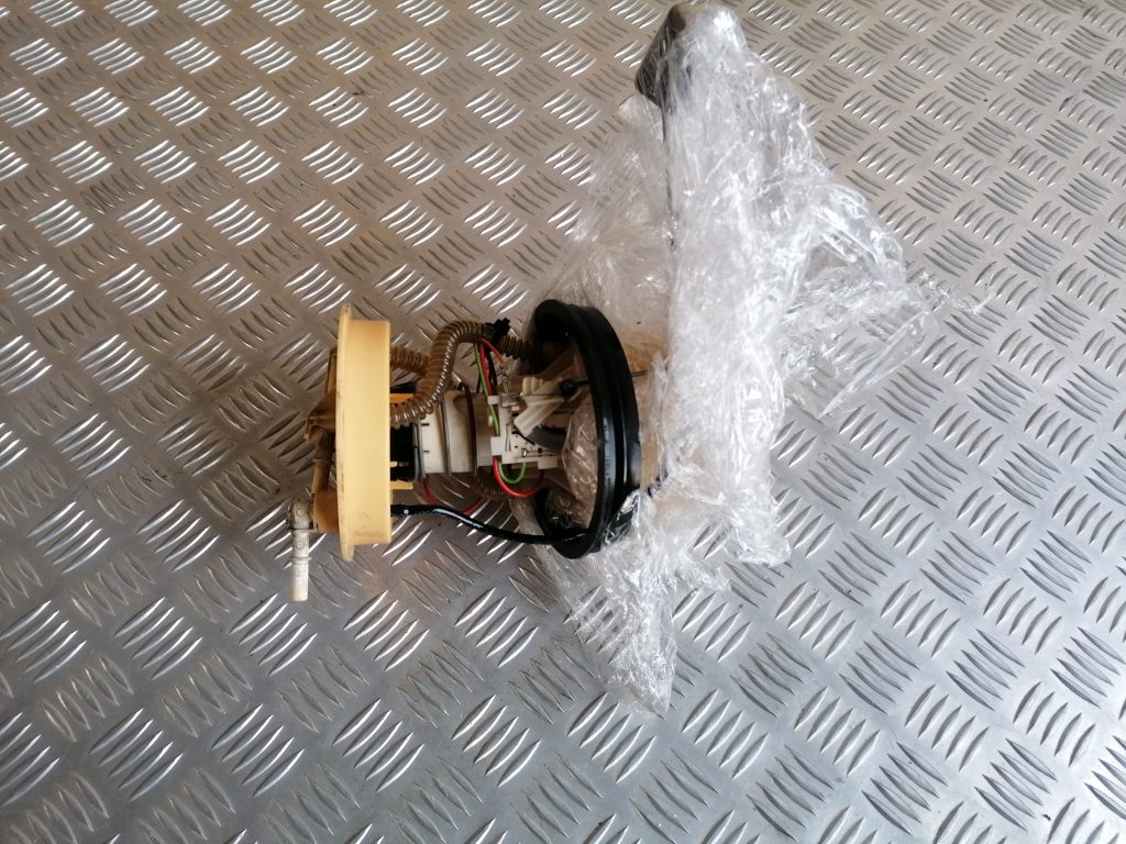 Degvielas tvertnes sūknis priekš VOLVO C30 2008 TURQUOISE