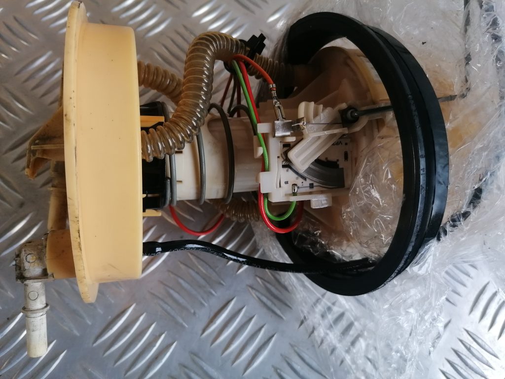 Degvielas tvertnes sūknis priekš VOLVO C30 2008 TURQUOISE