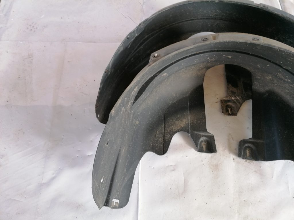 Priekšējo paspārnu komplekts priekš VOLVO C30 2008 TURQUOISE 2 Priekšējo paspārnu komplekts priekš VOLVO C30 2008 TURQUOISE