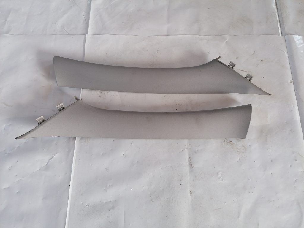 Priekšējas salona statnes apdare priekš VOLVO C30 2008 TURQUOISE