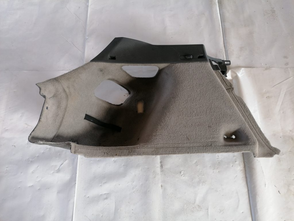 Bagāžnieka nodalījuma sānu apdare priekš VOLVO C30 2008 TURQUOISE 1 Bagāžnieka nodalījuma sānu apdare priekš VOLVO C30 2008 TURQUOISE