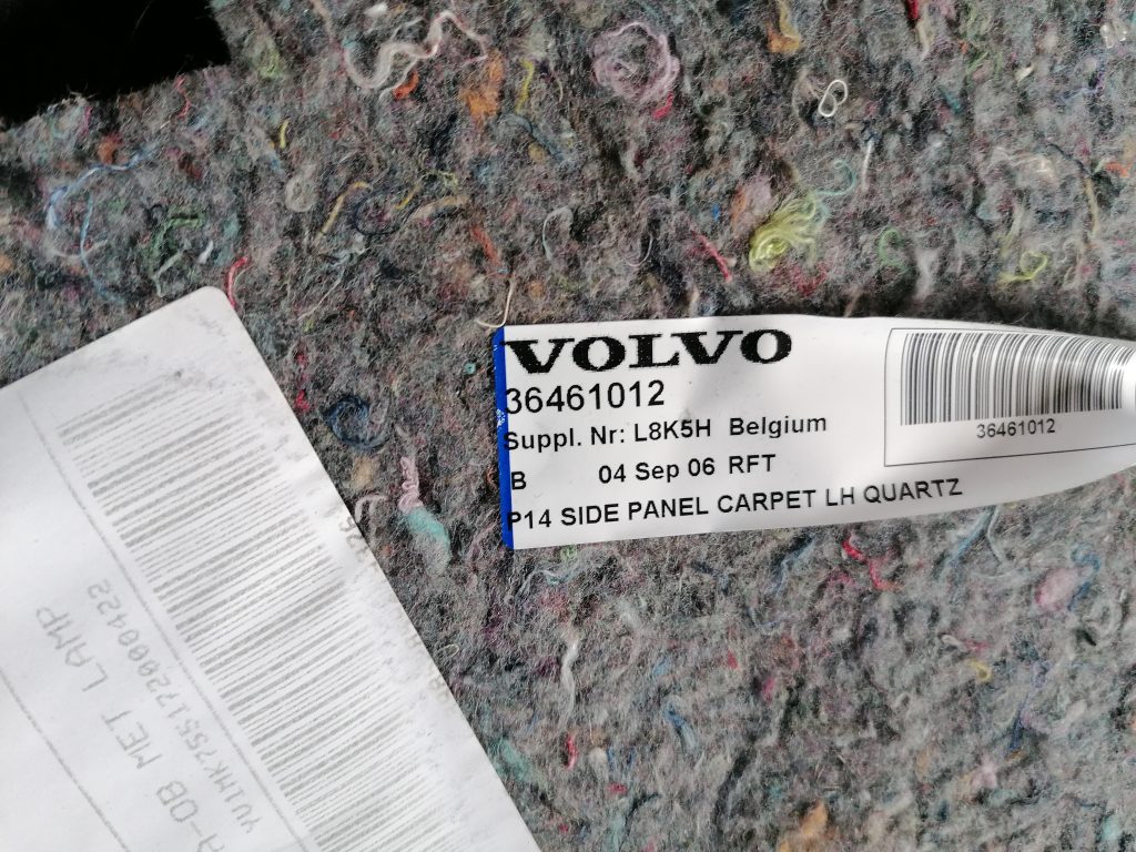 Bagāžnieka nodalījuma sānu apdare priekš VOLVO C30 2008 TURQUOISE 2 Bagāžnieka nodalījuma sānu apdare priekš VOLVO C30 2008 TURQUOISE