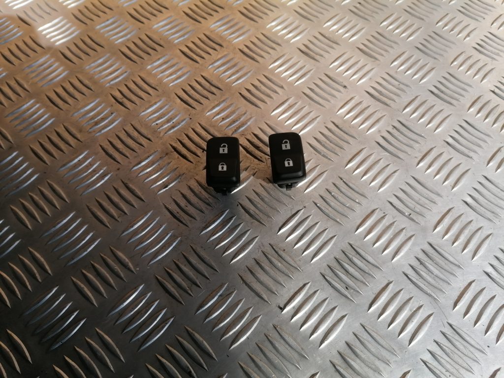 Atvēršanas/aizvēršanas poga priekš VOLVO C30 2008 TURQUOISE