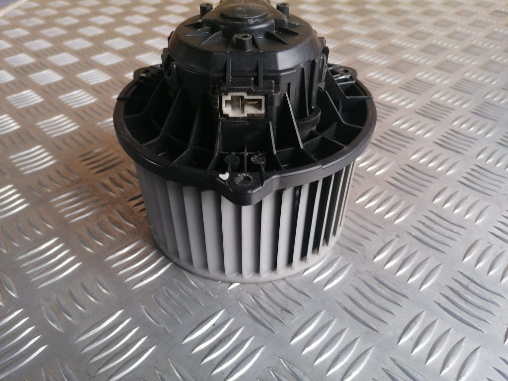 Salona ventilators priekš HYUNDAI I30 2012 5 Salona ventilators priekš HYUNDAI I30 2012