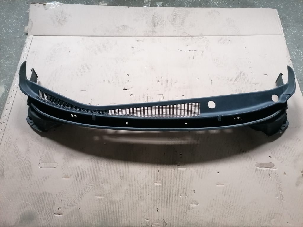 Vējstikla uzlikas (deflektora) režģis priekš HYUNDAI I30 2012