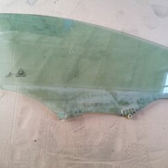 Priekšējo labo durvju stikls priekš HYUNDAI I30 2012