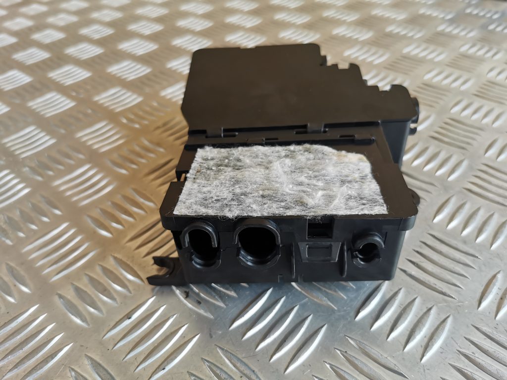 Drošinātāju relejas kaste priekš VW PHAETON 2005 3 Drošinātāju relejas kaste priekš VW PHAETON 2005