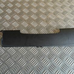 Mērinstrumentu paneļa apdare (zem stūres) priekš VW PHAETON 2005