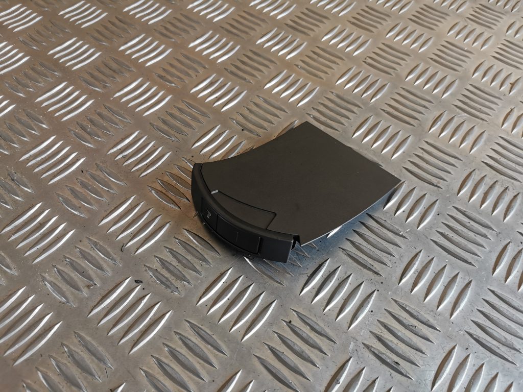 Parkošanās devēju poga priekš VW PHAETON 2005