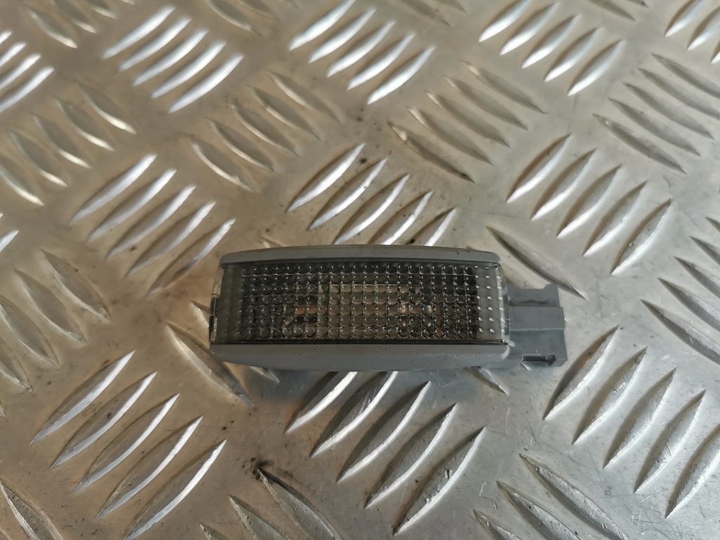 Saules aizsarga apgaismojums priekš VW PHAETON 2005 2 Saules aizsarga apgaismojums priekš VW PHAETON 2005