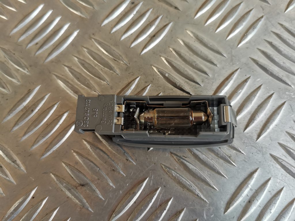 Saules aizsarga apgaismojums priekš VW PHAETON 2005 3 Saules aizsarga apgaismojums priekš VW PHAETON 2005