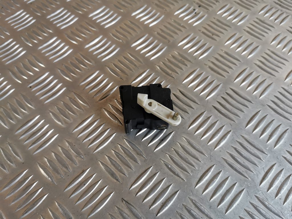 Apsildes sistēmas aktuators priekš VW PHAETON 2005