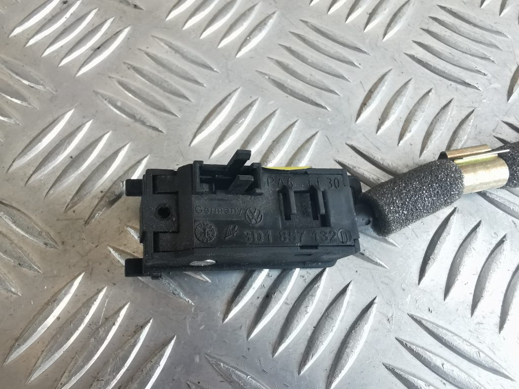 Mantu glabāšanas nodalījuma slēdzene priekš VW PHAETON 2005 4 Mantu glabāšanas nodalījuma slēdzene priekš VW PHAETON 2005