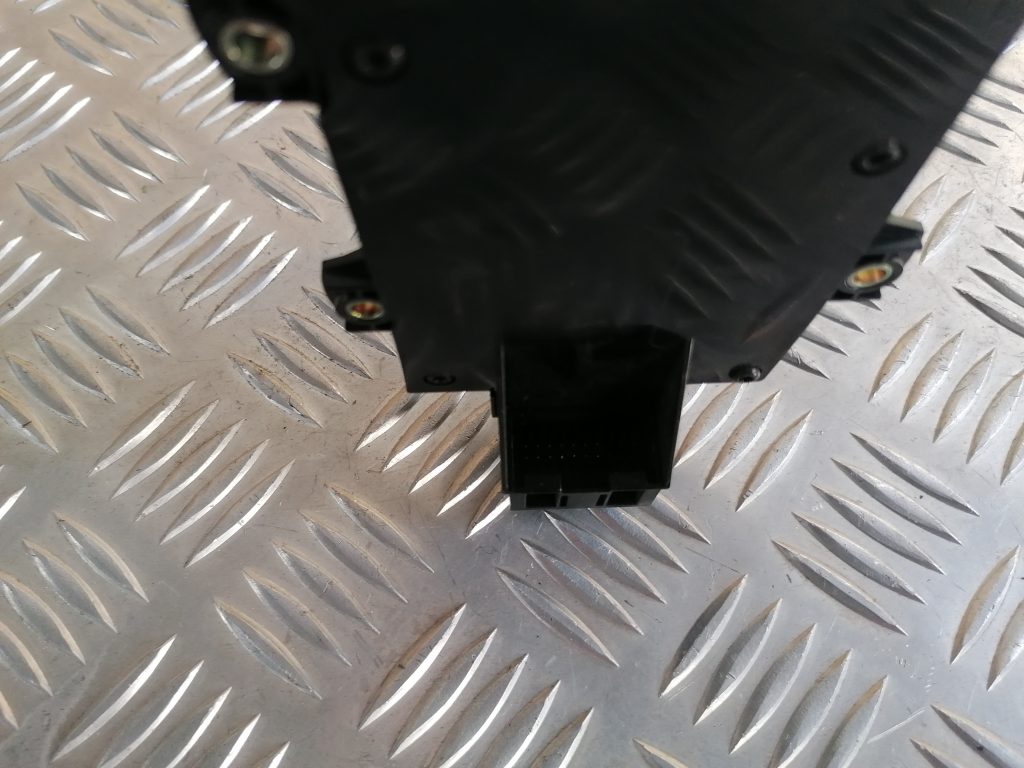 Sēdekļa regulēšanas poga priekš VW PHAETON 2005