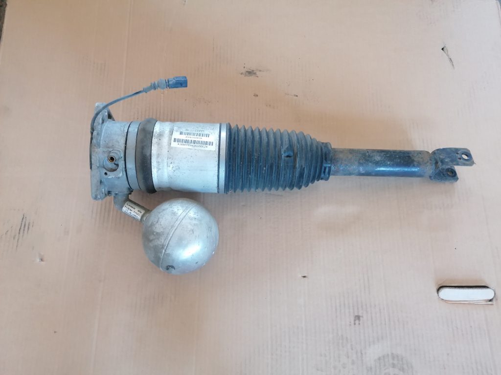 Pneimoatsperes statnis aizmugurējais priekš VW PHAETON 2005 2 Pneimoatsperes statnis aizmugurējais priekš VW PHAETON 2005