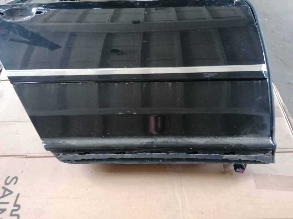 Aizmugurējās labās durvis priekš VW PHAETON 2005