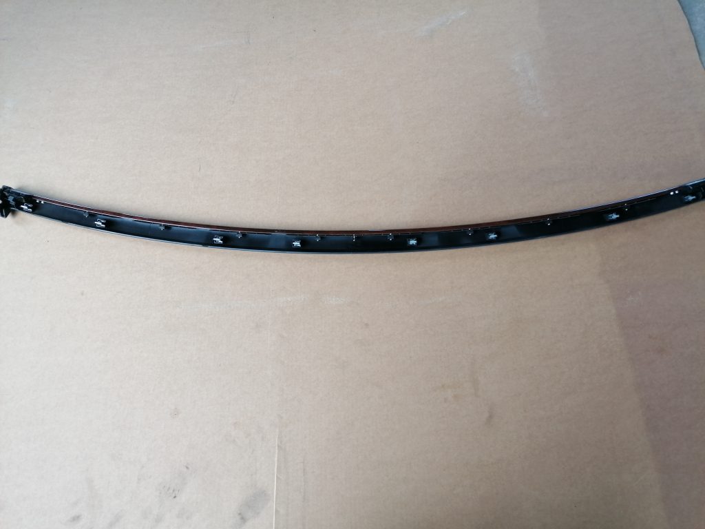 Mērinstrumentu paneļa dekoratīvā uzlika priekš VW PHAETON 2005 2 Mērinstrumentu paneļa dekoratīvā uzlika priekš VW PHAETON 2005