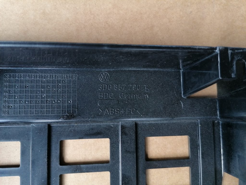 Salona plastmasa priekš VW PHAETON 2005 2 Salona plastmasa priekš VW PHAETON 2005