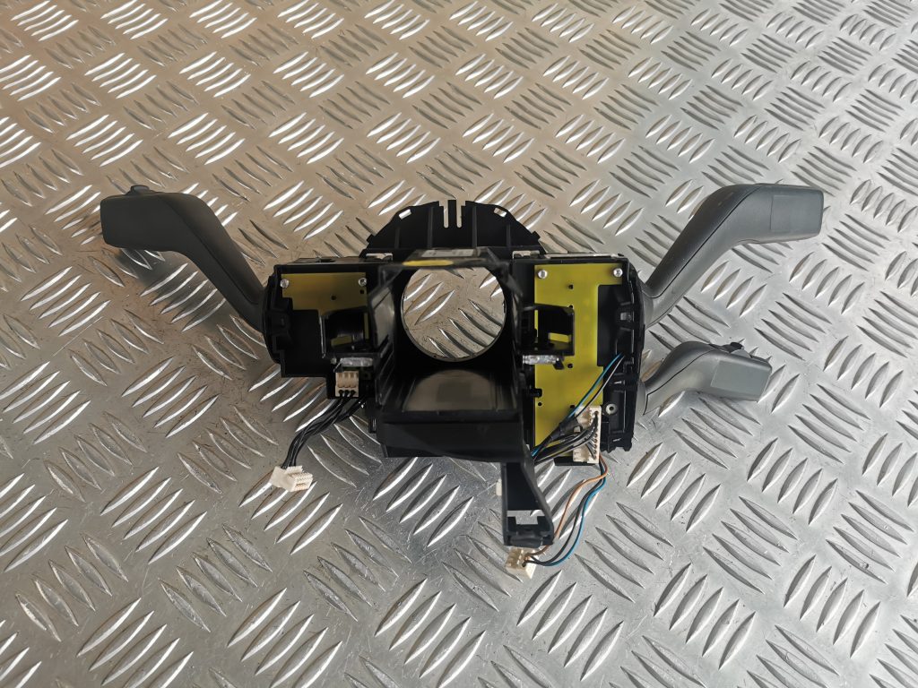 Stūres statnes slēdzis priekš VW PASSAT CC 2009 1 Stūres statnes slēdzis priekš VW PASSAT CC 2009