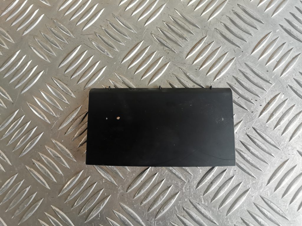 Centrālās konsoles nodalījuma žalūzija/vāciņš priekš VW PASSAT CC 2009