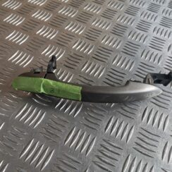 Aizmugurējais kreisais durvju rokturis priekš VW PASSAT CC 2009