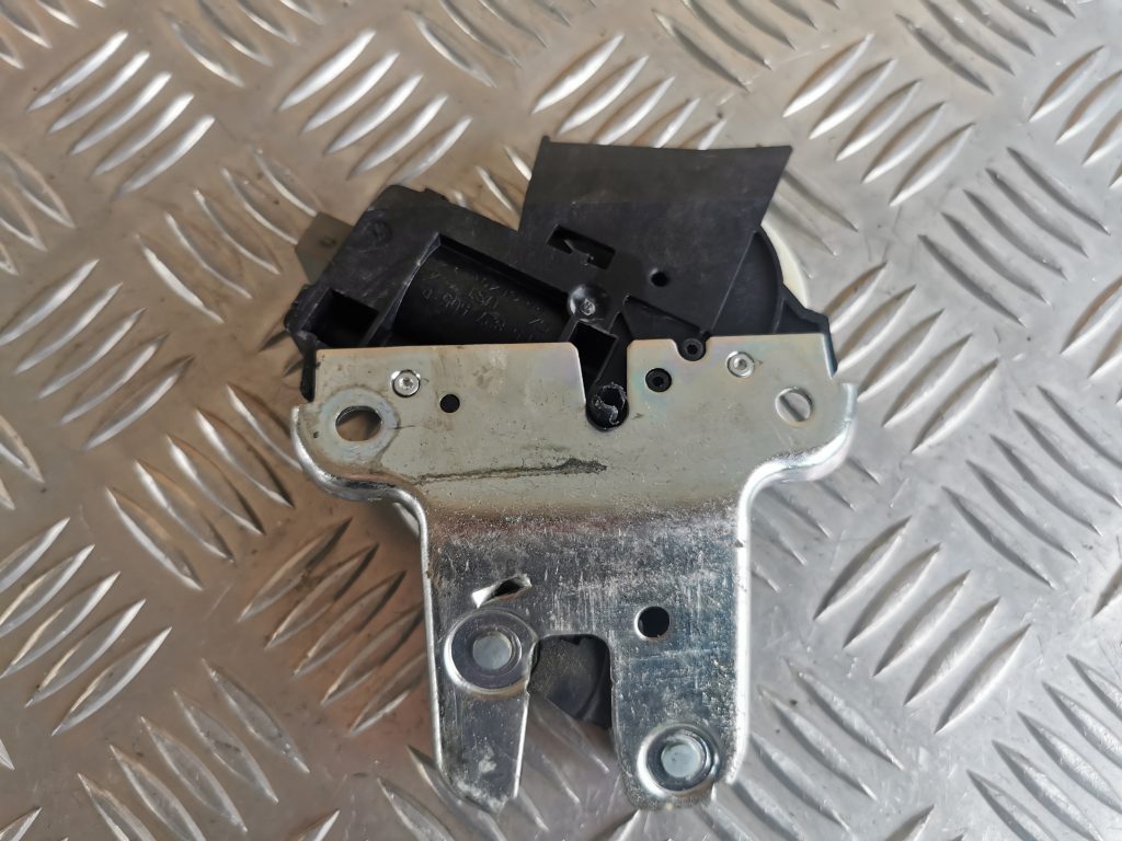 Bagāžnieka vāka slēdzene priekš VW PASSAT CC 2009 2 Bagāžnieka vāka slēdzene priekš VW PASSAT CC 2009