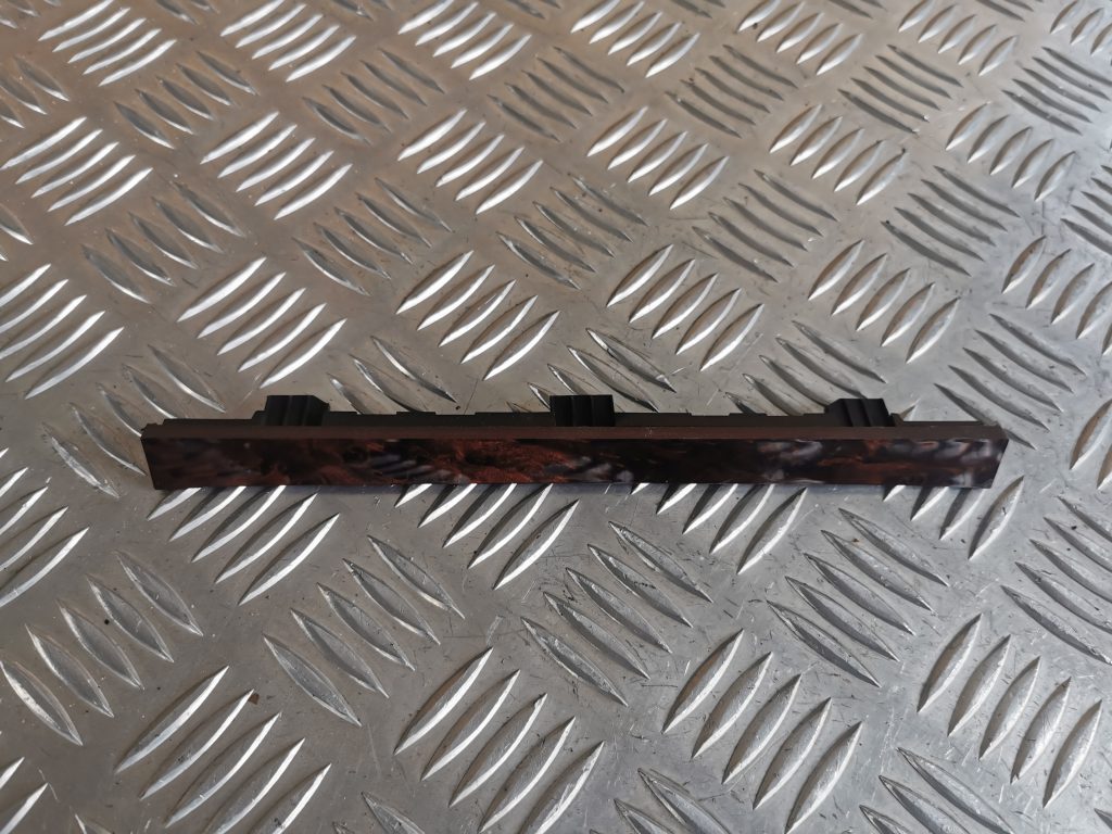 Mērinstrumentu paneļa dekoratīvā uzlika priekš VW PASSAT CC 2009 1 Mērinstrumentu paneļa dekoratīvā uzlika priekš VW PASSAT CC 2009