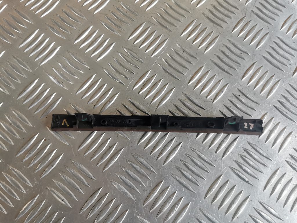 Mērinstrumentu paneļa dekoratīvā uzlika priekš VW PASSAT CC 2009 2 Mērinstrumentu paneļa dekoratīvā uzlika priekš VW PASSAT CC 2009