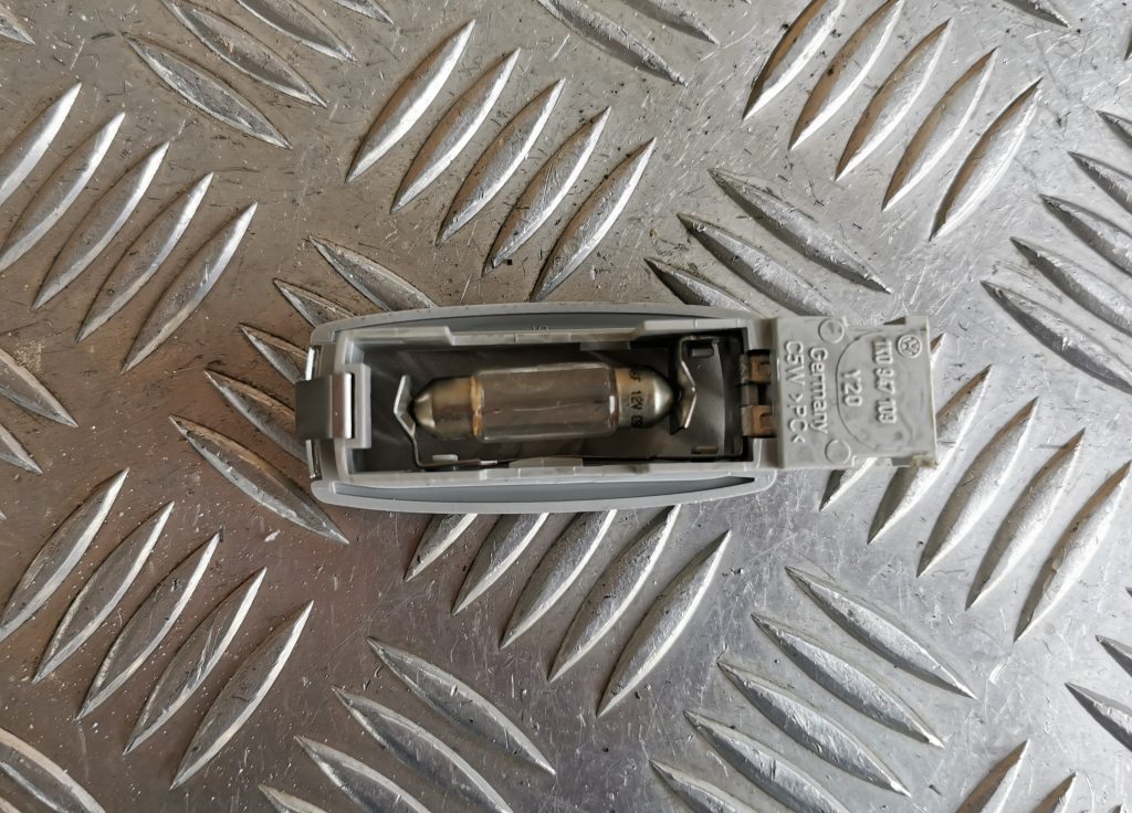 Saules aizsarga apgaismojums priekš VW PASSAT CC 2009