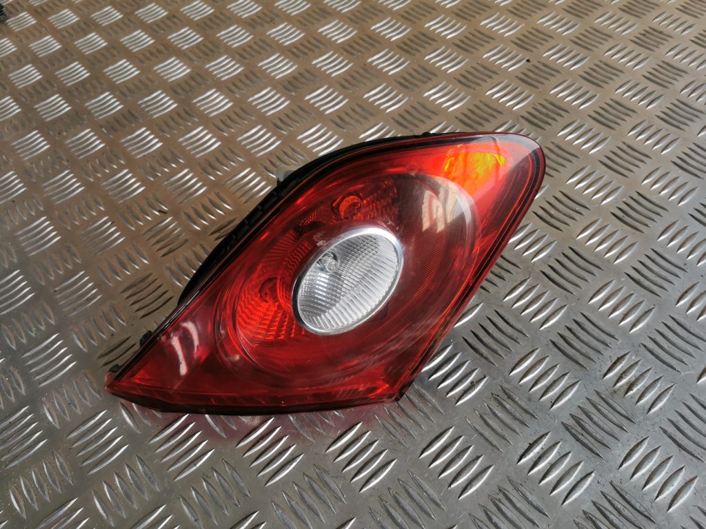 Bagāžnieka vāka kreisais lukturis priekš VW PASSAT CC 2009 2 Bagāžnieka vāka kreisais lukturis priekš VW PASSAT CC 2009