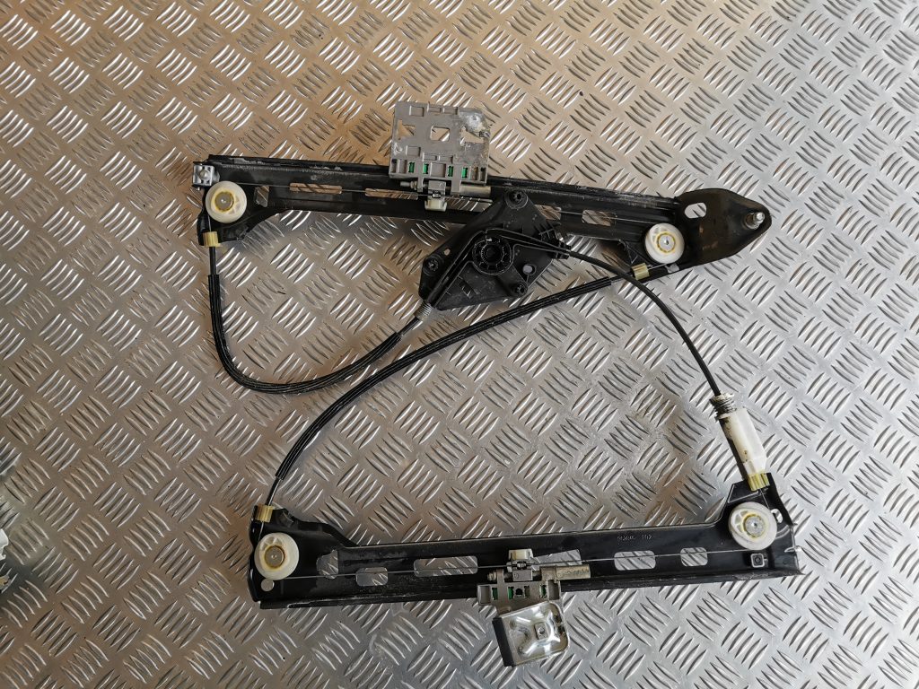 Stikla pacelšanas mehānisms priekšējais kreisais priekš VW PASSAT CC 2009 1 Stikla pacelšanas mehānisms priekšējais kreisais priekš VW PASSAT CC 2009