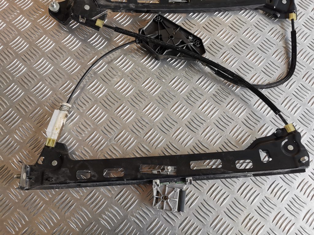 Stikla pacelšanas mehānisms priekšējais kreisais priekš VW PASSAT CC 2009 3 Stikla pacelšanas mehānisms priekšējais kreisais priekš VW PASSAT CC 2009