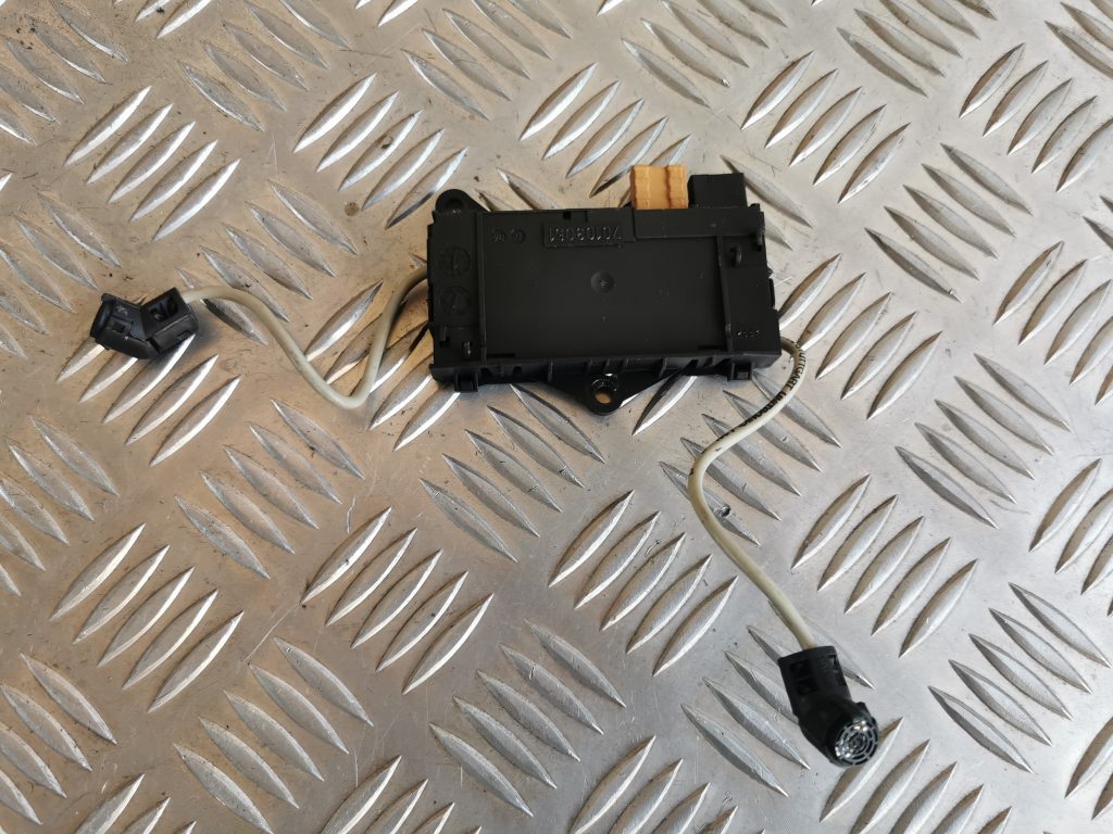 Signalizācijas vadības bloks priekš AUDI A6 1998 2 Signalizācijas vadības bloks priekš AUDI A6 1998