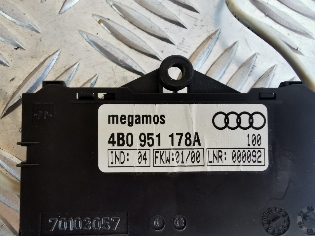 Signalizācijas vadības bloks priekš AUDI A6 1998 6 Signalizācijas vadības bloks priekš AUDI A6 1998