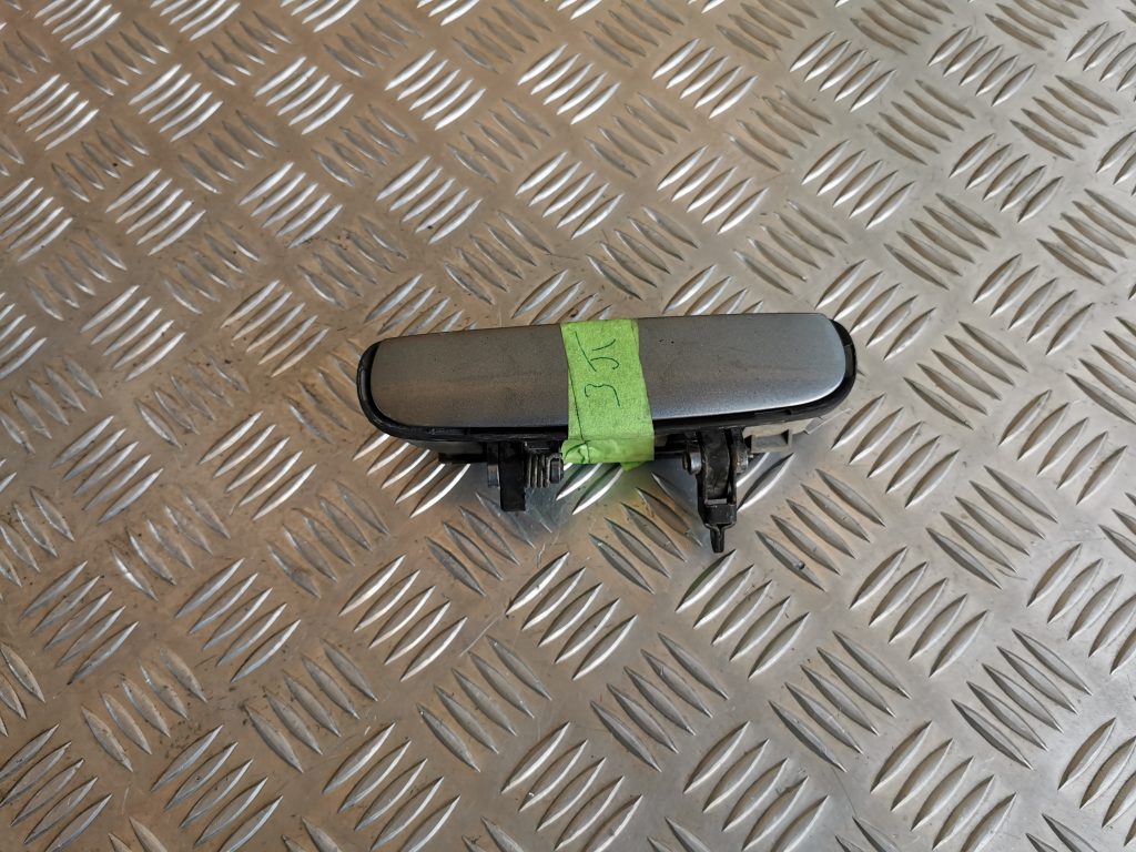 Aizmugurējāis labais durvju rokturis priekš AUDI A6 1998 1 Aizmugurējāis labais durvju rokturis priekš AUDI A6 1998