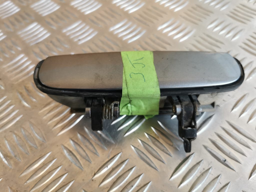 Aizmugurējāis labais durvju rokturis priekš AUDI A6 1998 2 Aizmugurējāis labais durvju rokturis priekš AUDI A6 1998