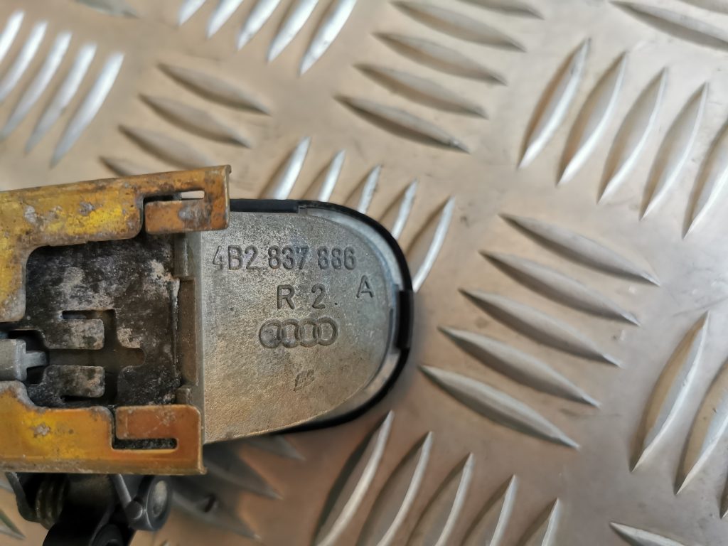 Aizmugurējāis labais durvju rokturis priekš AUDI A6 1998 4 Aizmugurējāis labais durvju rokturis priekš AUDI A6 1998