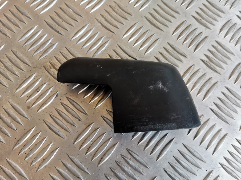 Priekšējā kreisā sēdekļa sliežu apdare priekš AUDI A6 1998 1 Priekšējā kreisā sēdekļa sliežu apdare priekš AUDI A6 1998