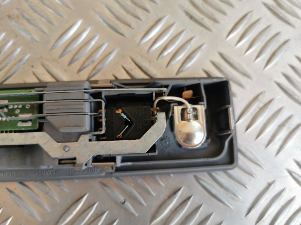 Aizmugurējo sēdvietu apgaismojums priekš AUDI A6 1998