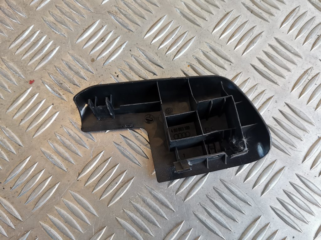 Priekšējā kreisā sēdekļa sliežu apdare priekš AUDI A6 1998 2 Priekšējā kreisā sēdekļa sliežu apdare priekš AUDI A6 1998